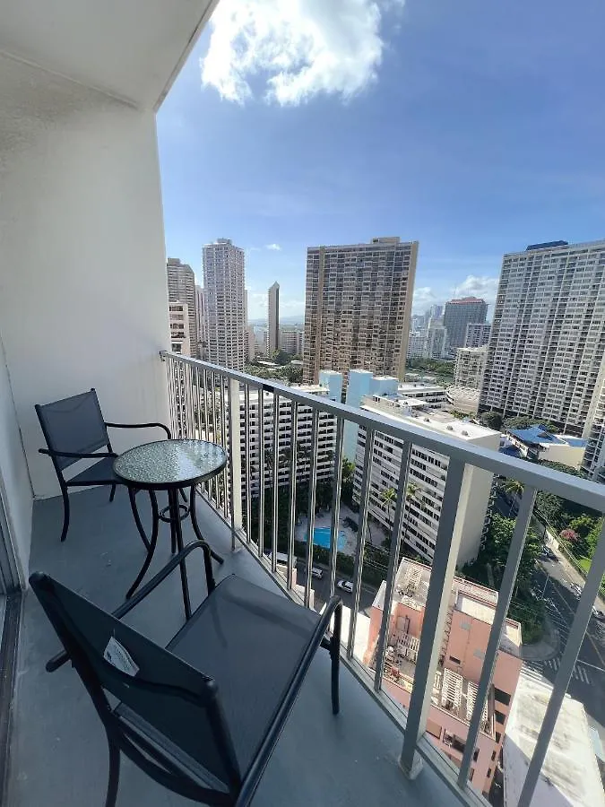 Refreshing Inn On The Park Condo Honolulu Apartment