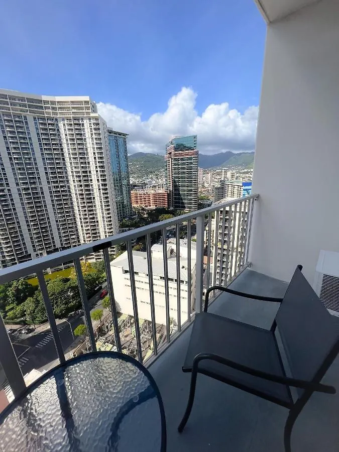 Refreshing Inn On The Park Condo Honolulu